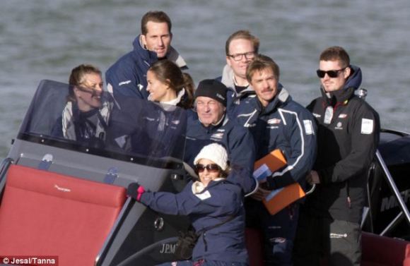 article-2503471-195EB96200000578-441_638x415