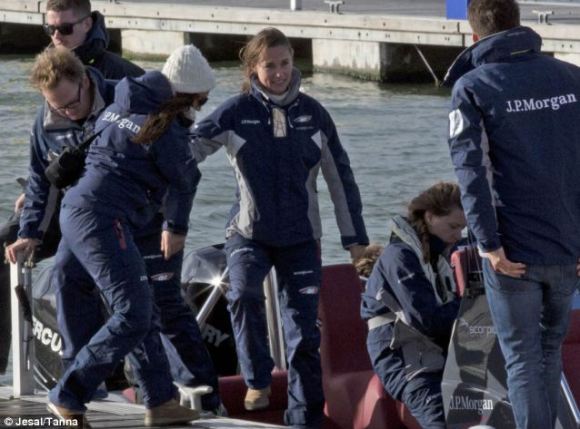 article-2503471-195EB99C00000578-391_638x473