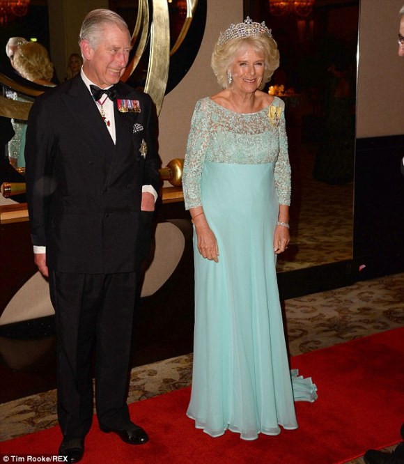 article-2507762-196EC76100000578-297_634x729