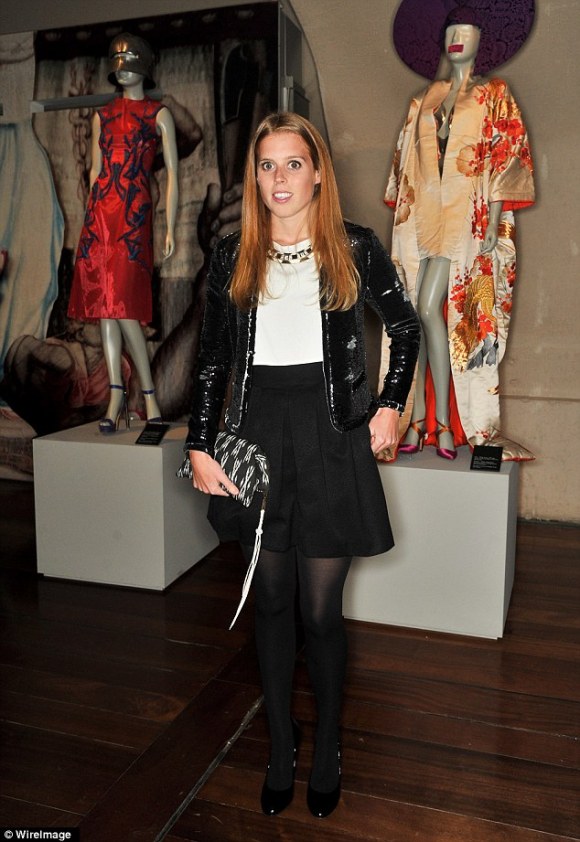 article-2510397-19846F0100000578-417_634x921