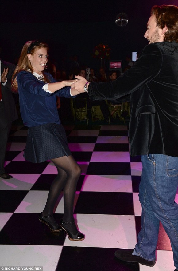 article-2511547-1992840400000578-48_634x964