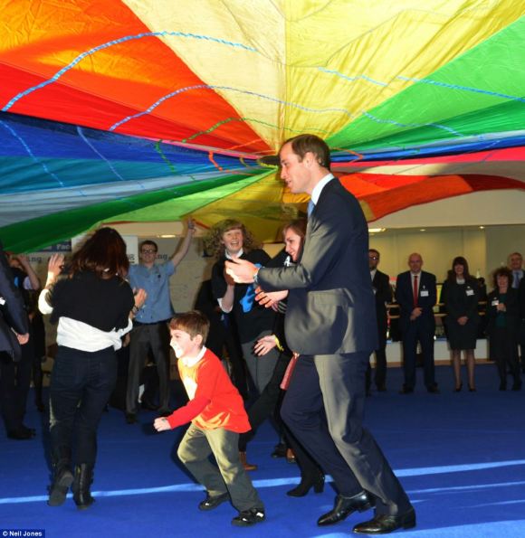 article-2511987-1995E25C00000578-438_966x991