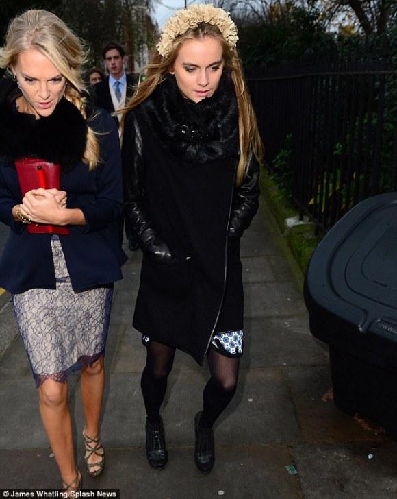 article-2523728-1A1A339500000578-829_634x796