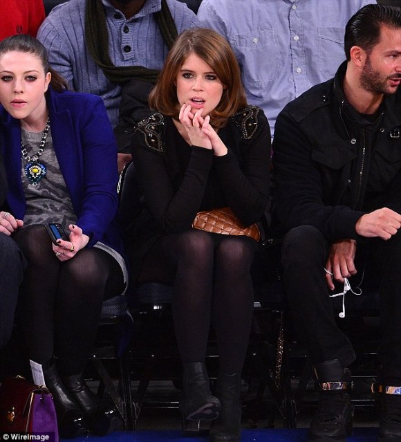 article-2524091-1A1DCC8900000578-743_634x699