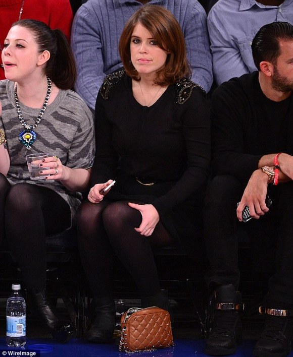 article-2524091-1A1DCCB100000578-549_634x774