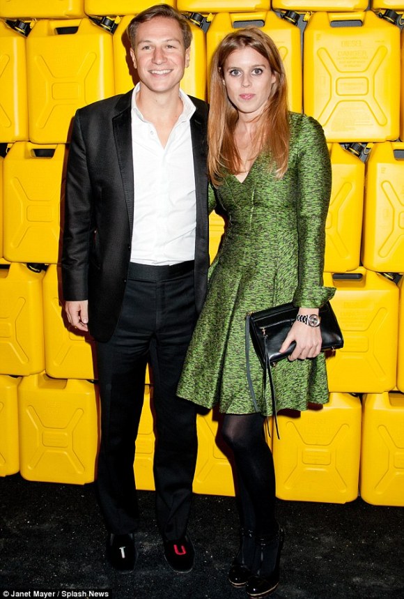 article-2525064-1A27146200000578-889_634x940