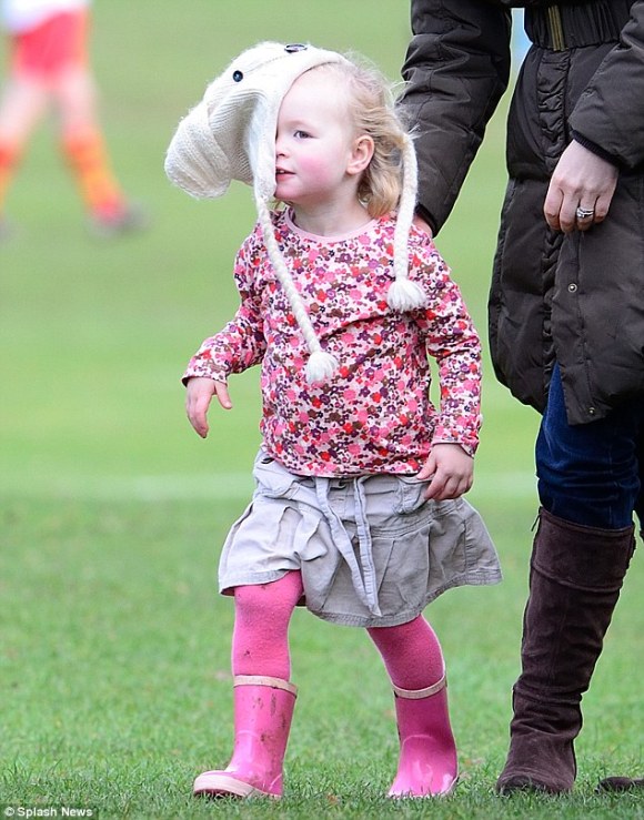 article-2529937-1A4D58A400000578-967_634x808