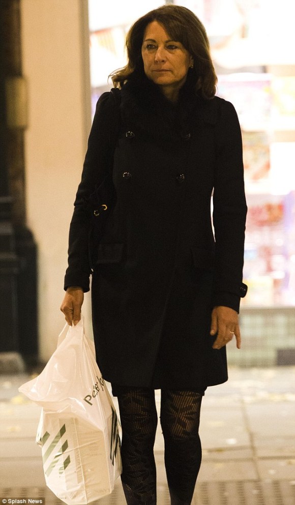 article-2535330-1A77C79000000578-854_634x1086