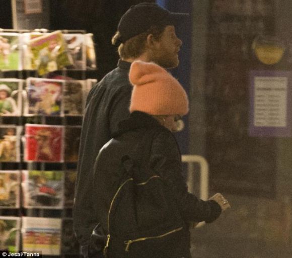 article-2540240-1AAFF76F00000578-701_634x561