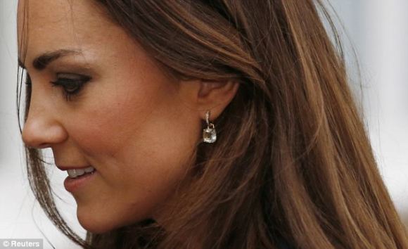 article-2559302-1B7BD20600000578-647_634x388