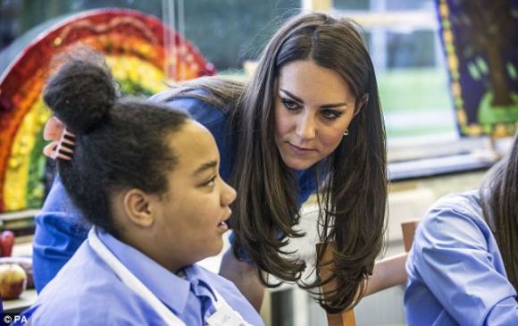 article-2559302-1B7D947600000578-827_634x399