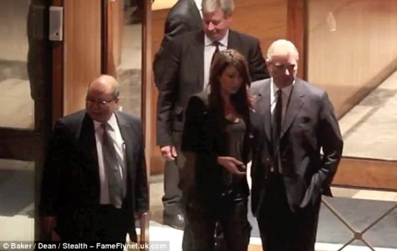 article-2576856-1C24F99F00000578-265_634x401