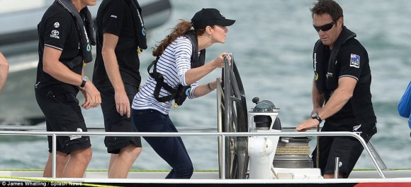 article-2602020-1D03B15700000578-682_964x441