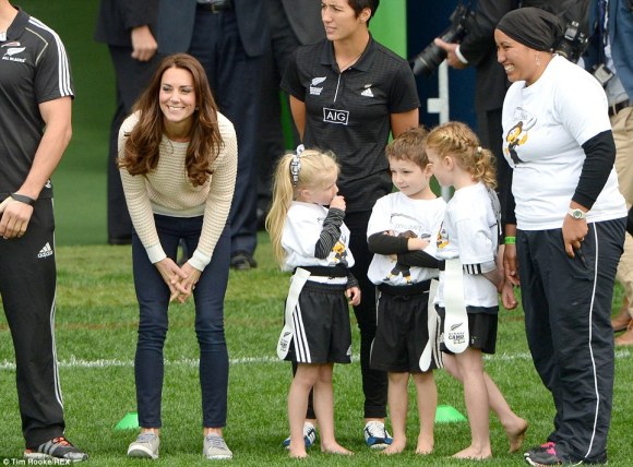 article-2603420-1D1056AE00000578-431_964x712