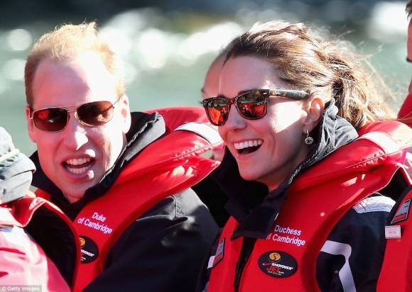 article-2603524-1D10FBF900000578-761_964x685